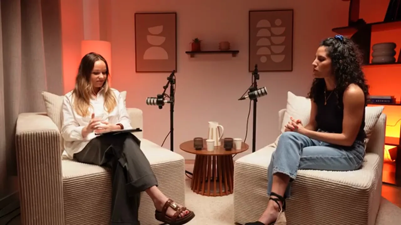 Image de l'épisode « Architecte et professeure de yoga : construire et se construire, avec Leïla », Studio m.édia